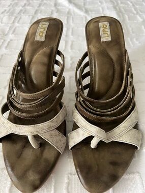 Auri Kitten Heels Thong Soft Leather Sage Green Sandals Sz 39 or 8 NEW Org $120